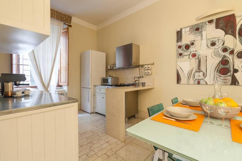 Borgo Pio - Quite And Spacious Apt Rome Bagian luar foto