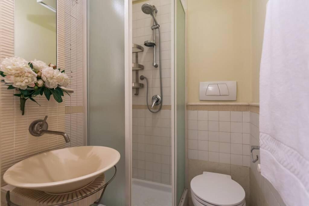 Borgo Pio - Quite And Spacious Apt Rome Bagian luar foto